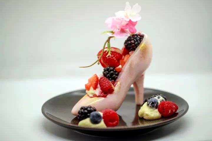 Chocolate Berries Crumble Stiletto